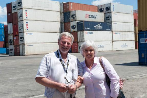 O único outro brasileiro da expedição, o simpático Gunnar, chega com sua esposa ao porto de Buenos Aires, na Argentina (foto de Vladimir Seliverstov)